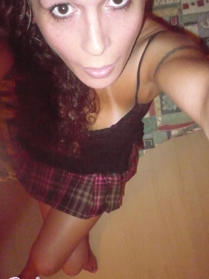 15P Latina Transexual Hottie Nikki Posando