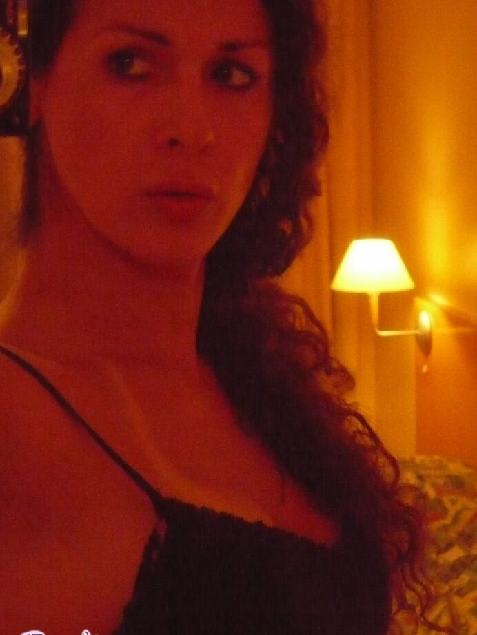 15P Latina Transexual Hottie Nikki Posando
