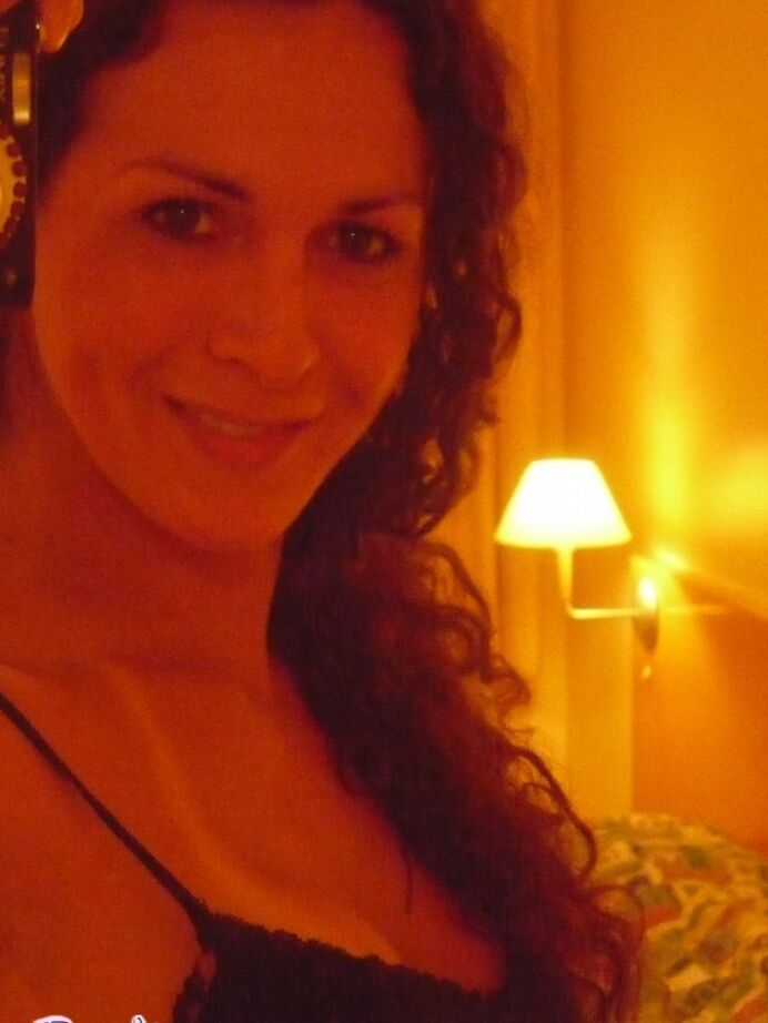 15P Latina Transexual Hottie Nikki Posando