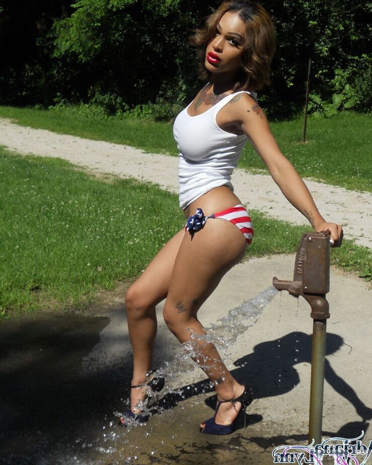 12P Adriana Lynn Rush Mulher americana
