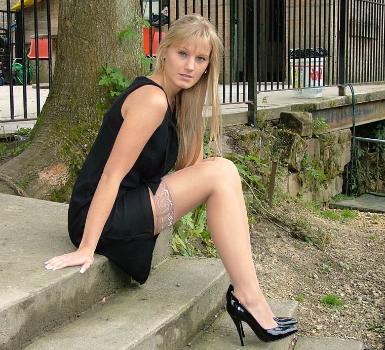 16P La nena no desnuda Alexis muestra su cuerpo perfecto en tacones altos