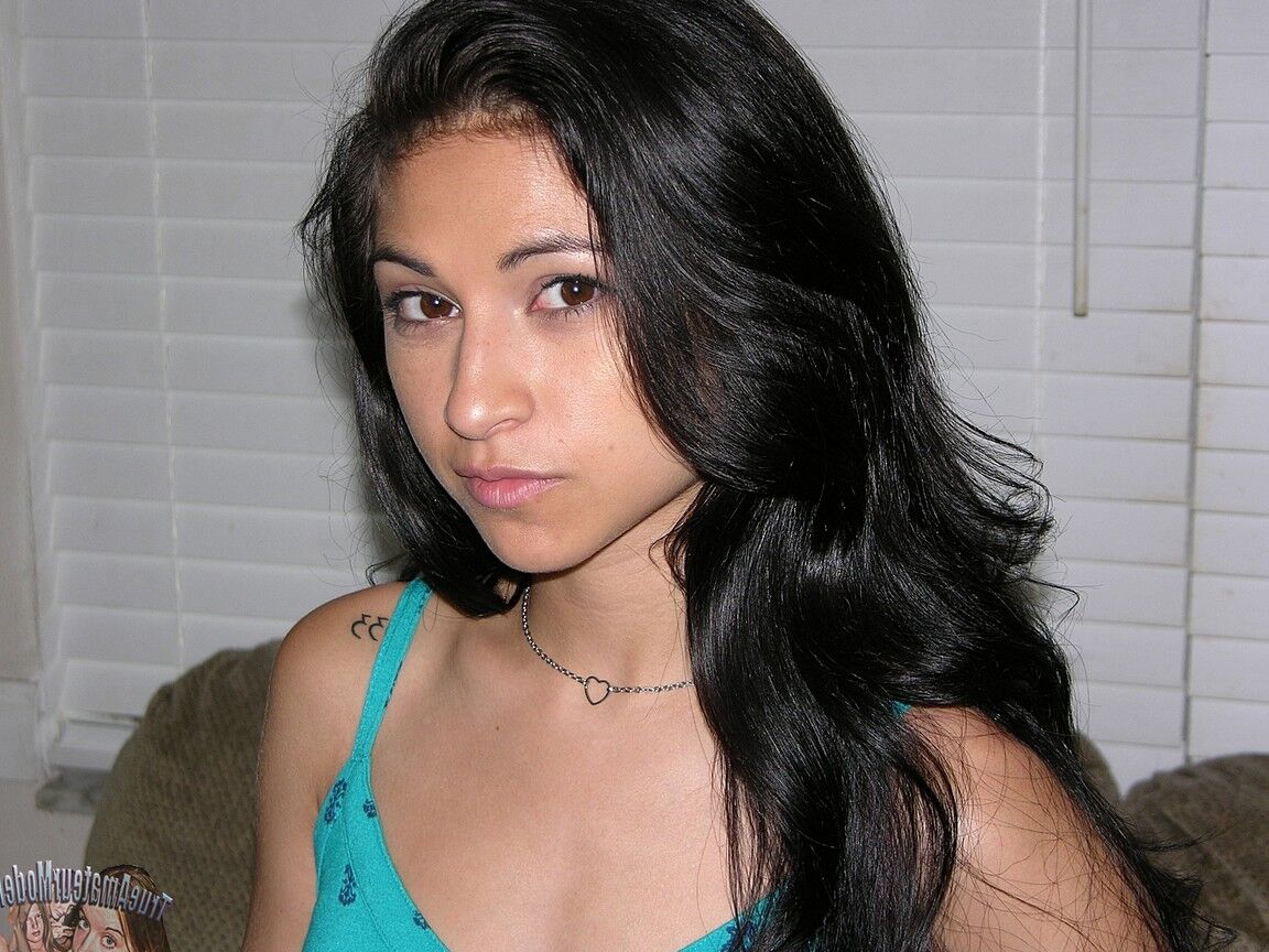 17P 素敵なお尻を持つアジアの女の子がヌードモデルデビュー