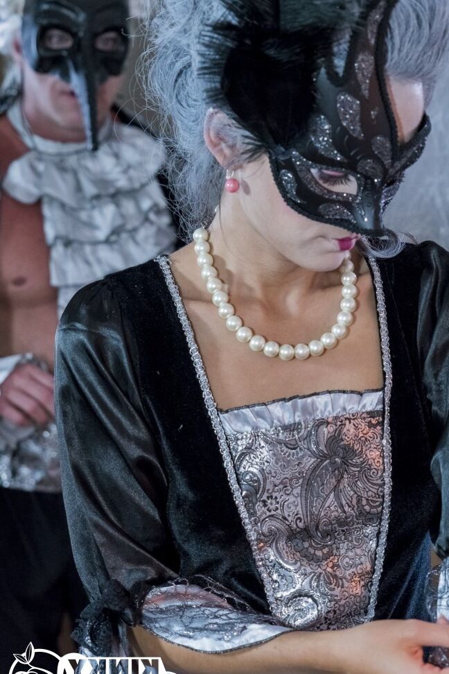 17P A desejável Shrima Malati mostra sua buceta enquanto veste uma fantasia sexy