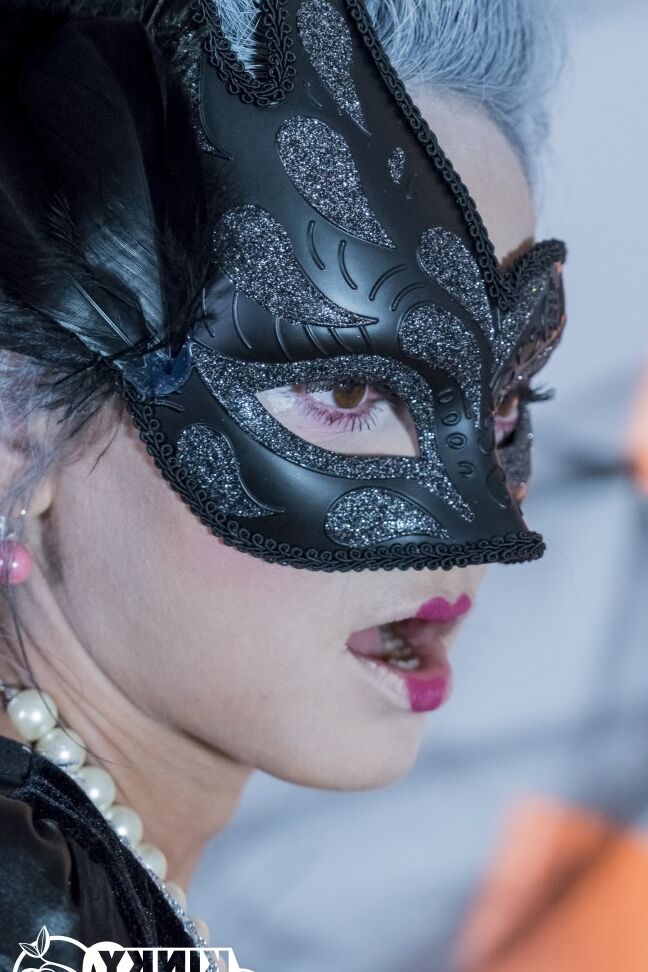 17P A desejável Shrima Malati mostra sua buceta enquanto veste uma fantasia sexy