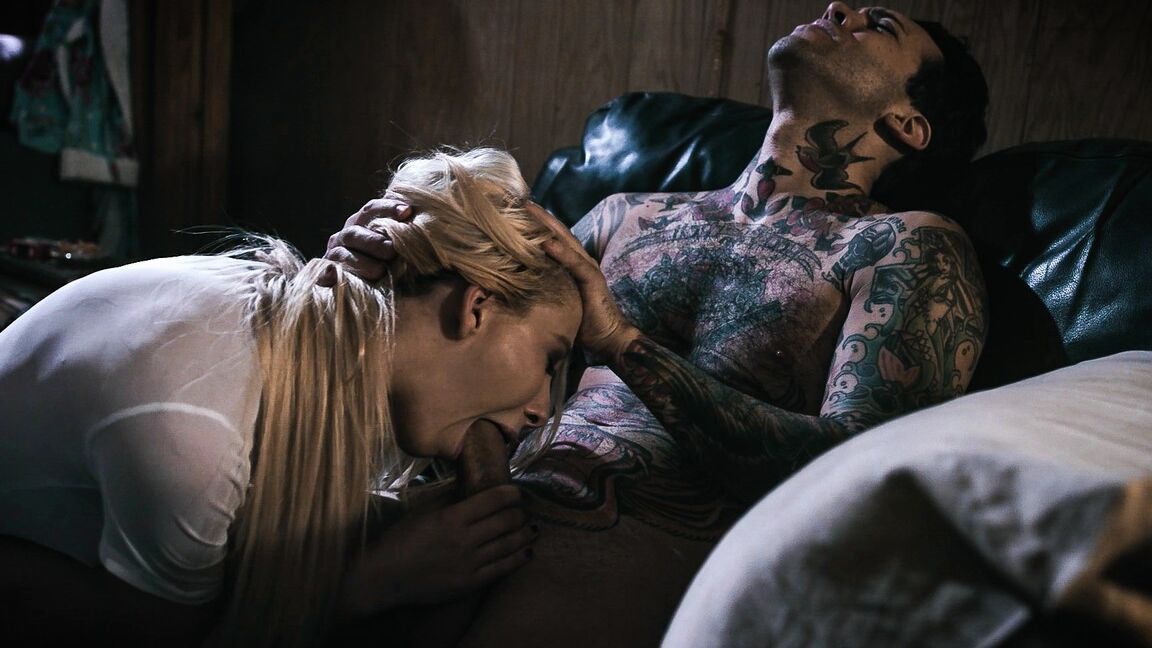 17P Kenzie Reeves und Joanna Angel bekommen ihren Arsch gefingert und ihre Muschi hart geknallt
