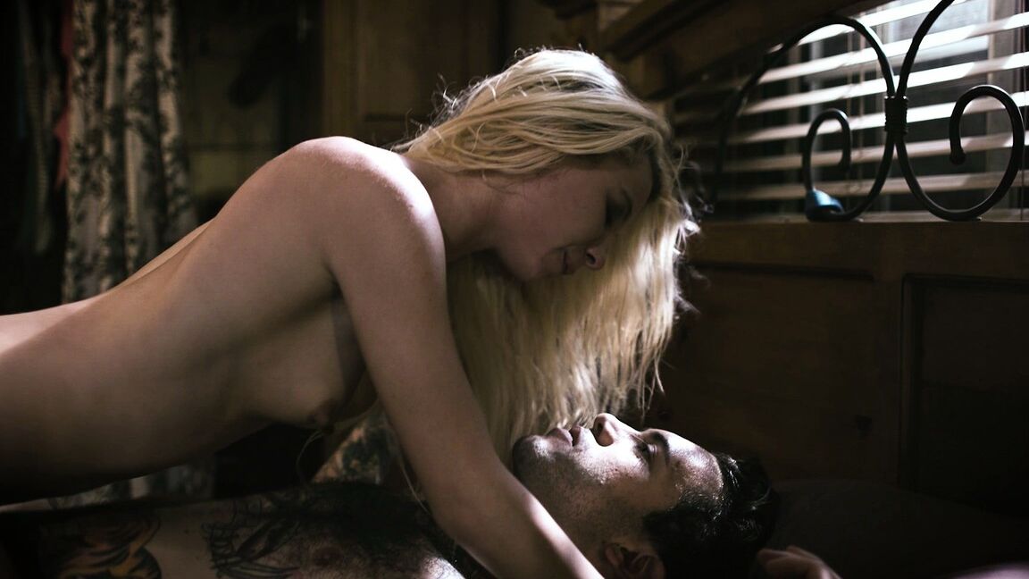 17P Kenzie Reeves und Joanna Angel bekommen ihren Arsch gefingert und ihre Muschi hart geknallt