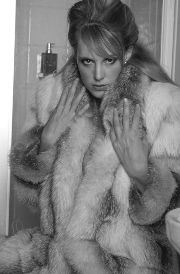 12P UK model Joceline Brook Hamilton removes a full-length fur coat to get naked