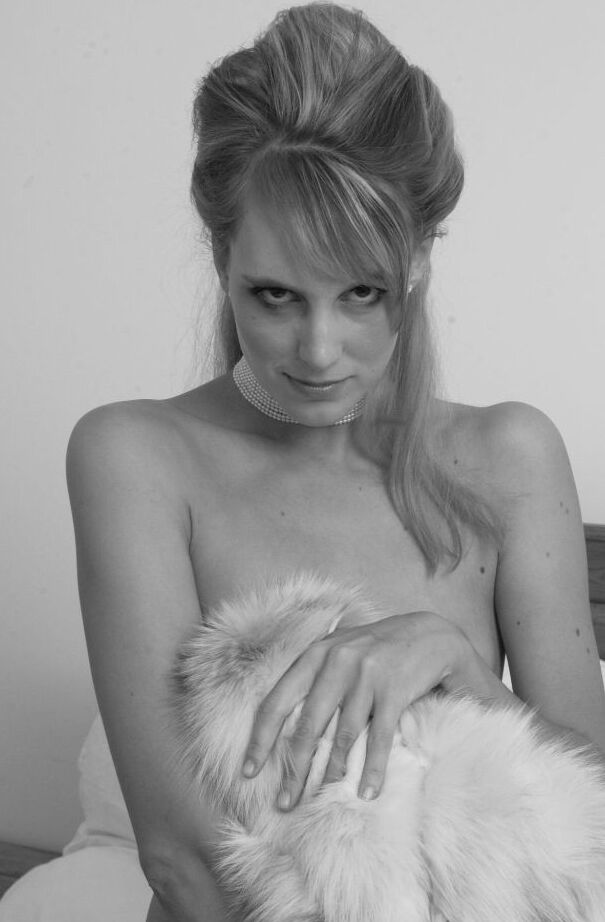 12P UK model Joceline Brook Hamilton removes a full-length fur coat to get naked