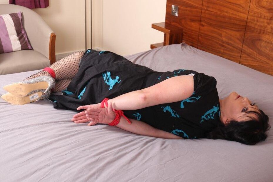 16P 黒狐拘束 予期せぬ快楽