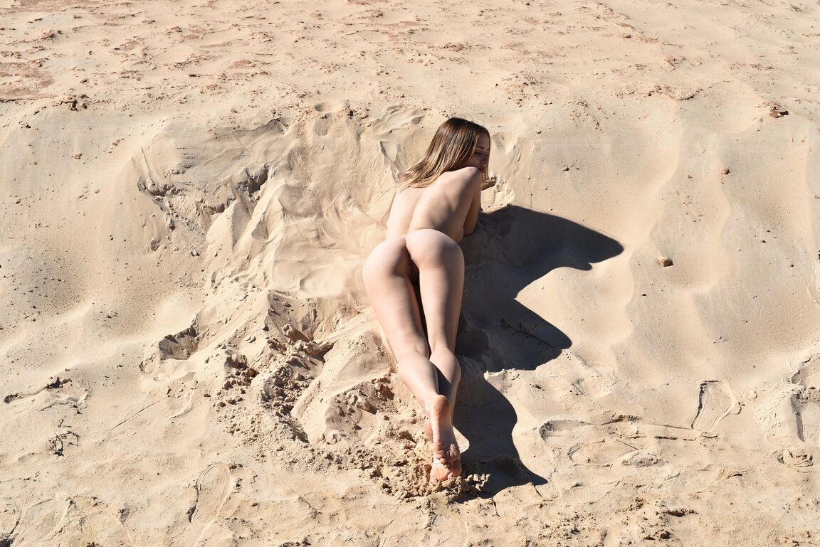 21P Déesse Nue Maxa