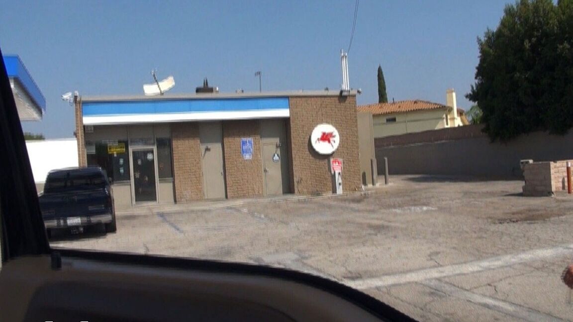 17P Street hooker Sensi Pearl gets a call from a client and goes to her car