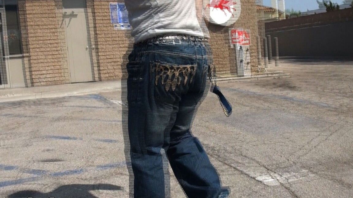 17P Street hooker Sensi Pearl gets a call from a client and goes to her car