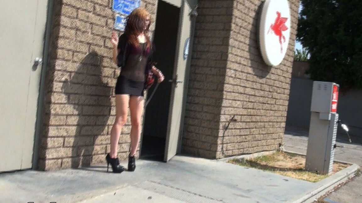17P Street hooker Sensi Pearl gets a call from a client and goes to her car