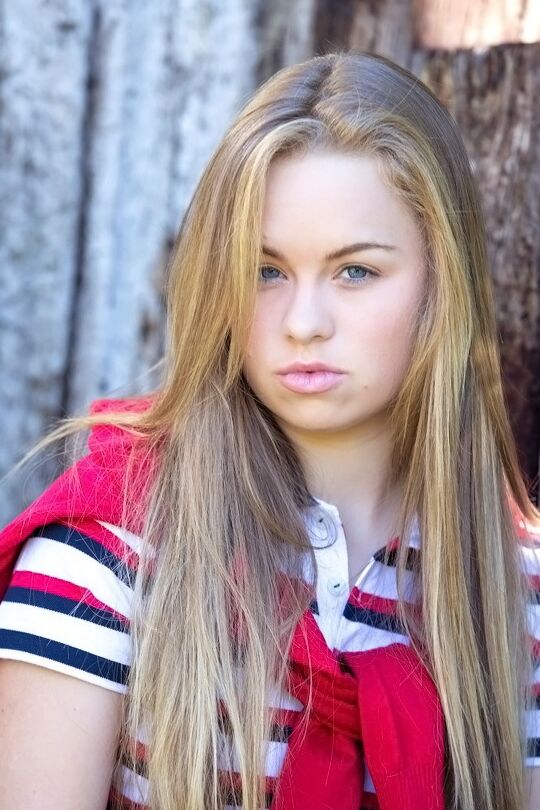 16P A fofa adolescente Madison Chandler descobrindo suas curvas tentadoras ao ar livre