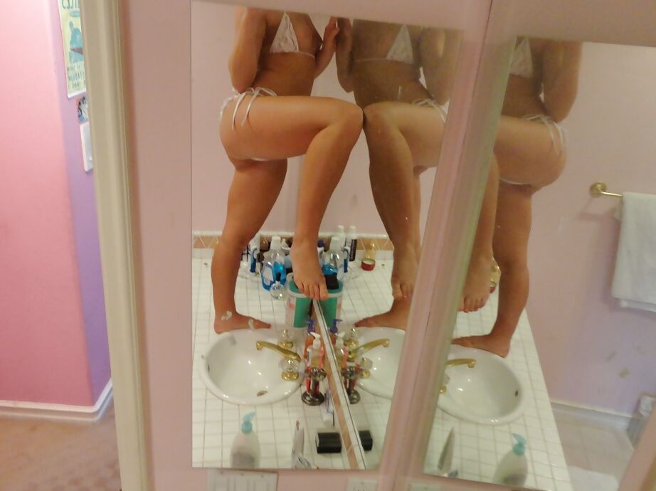 16P La jovencita de culo divino Sienna Splash se quita el bikini para presumir de sus formas