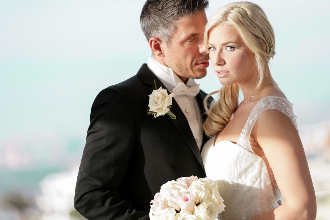 15P A garota loira Anikka Albrite é fodida pelo novo marido após o casamento