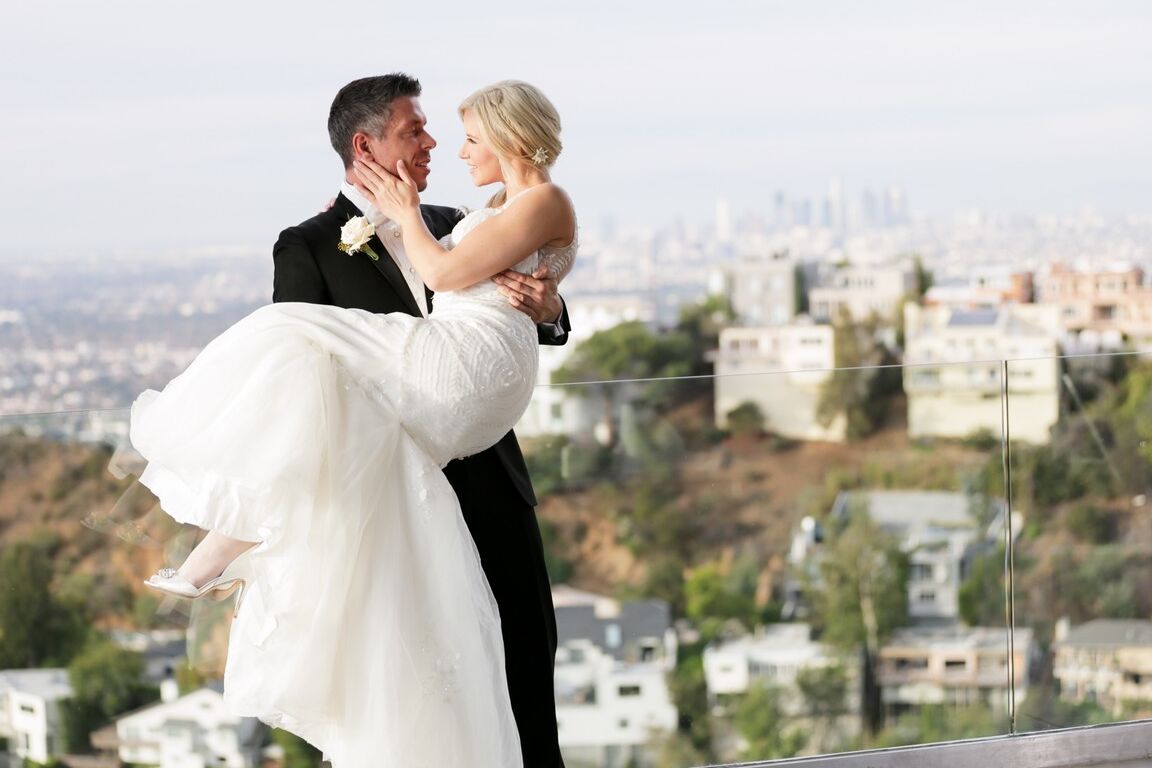 15P A garota loira Anikka Albrite é fodida pelo novo marido após o casamento