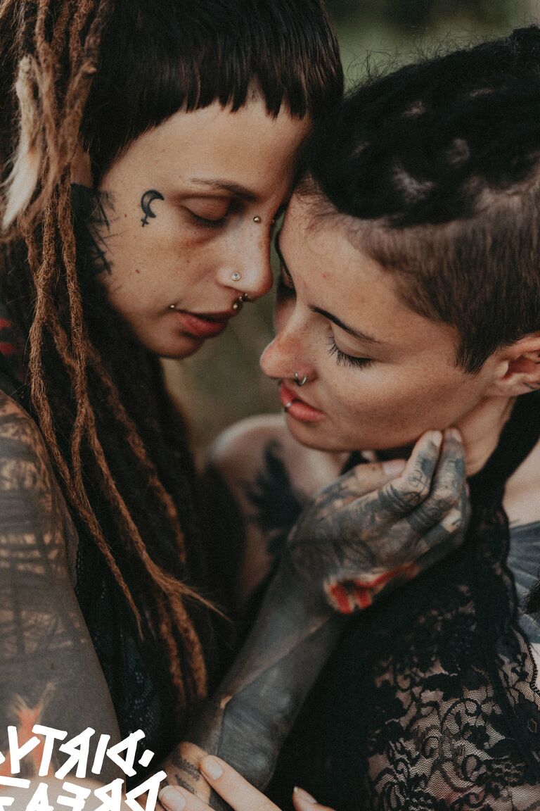 16P Body modifiers Em Valkyriz & Falloz move in close during lesbian play