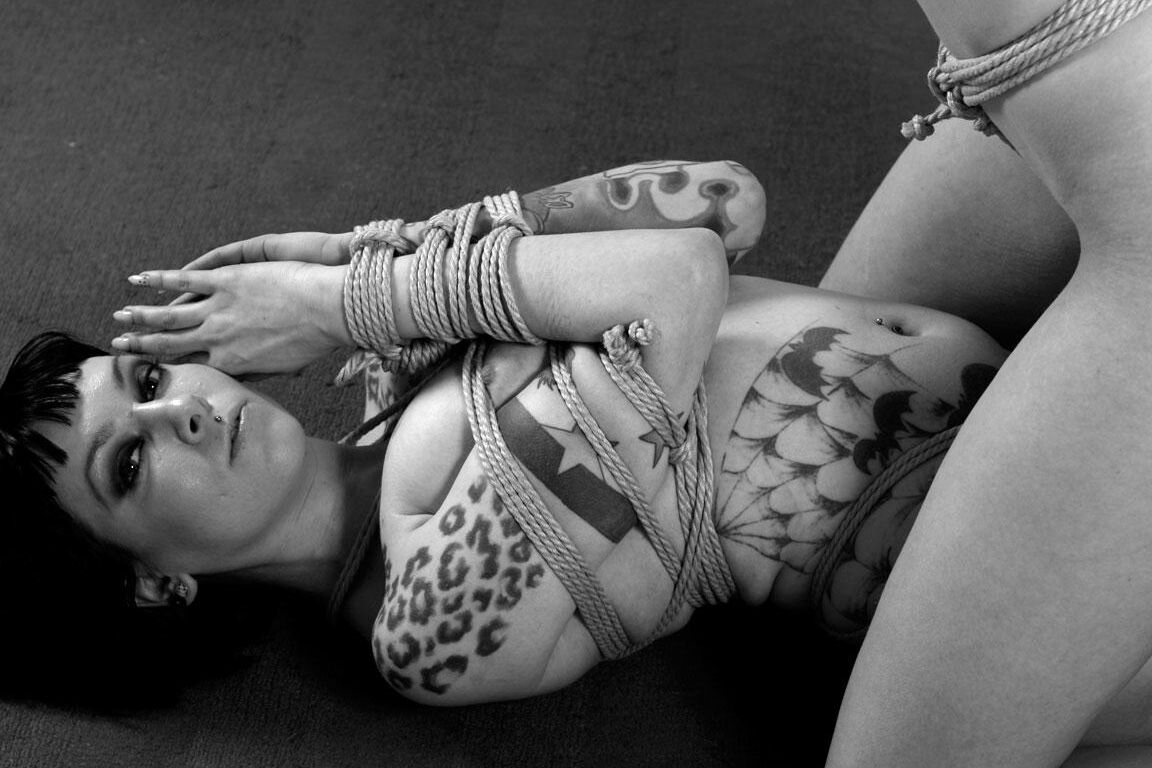 Imagens de 16P Club RopeMarks Pussy zuri