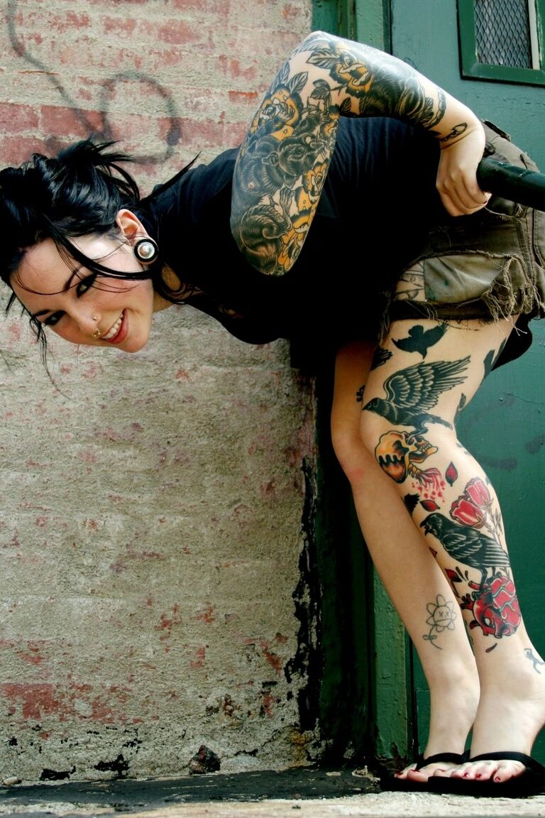 17P Linda garota fetiche Adahlia revela suas tetas