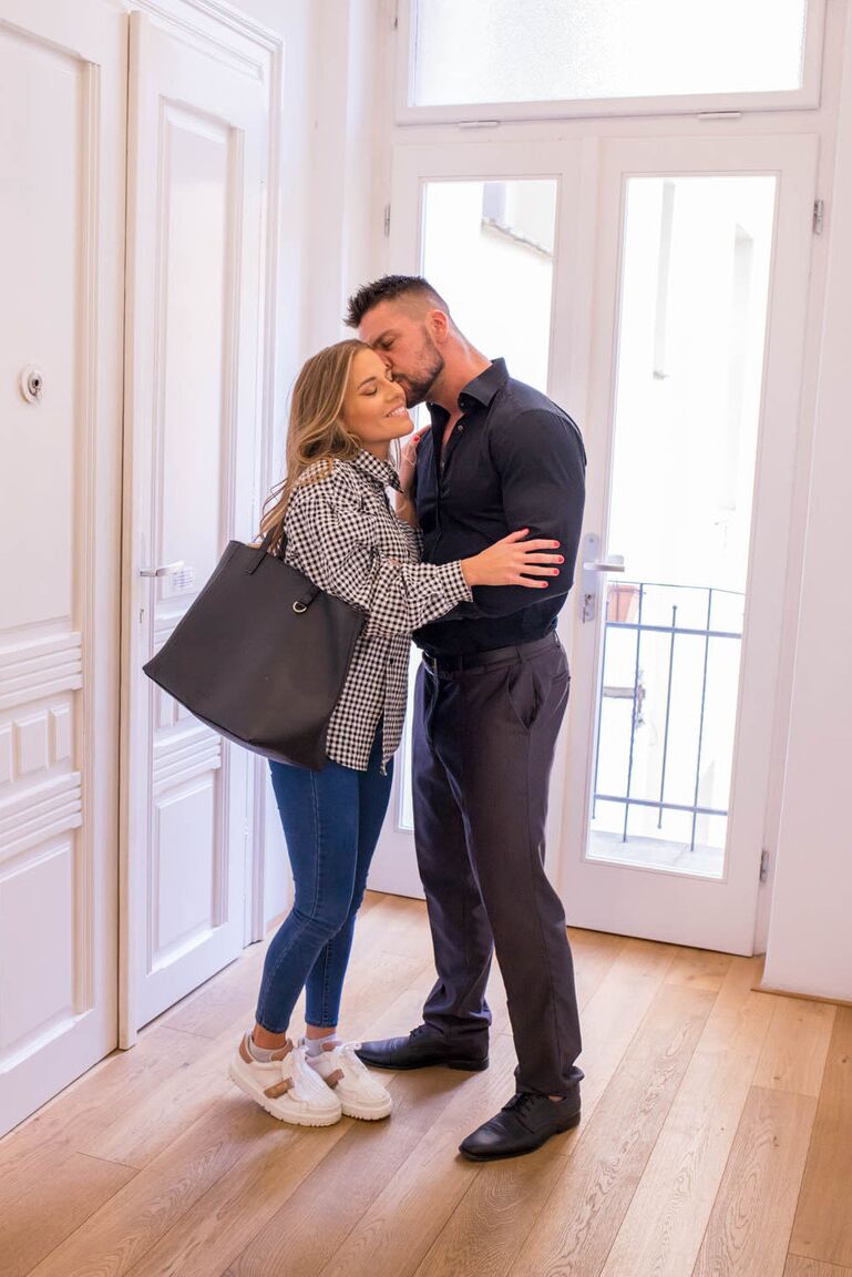 21P Private Angelo Godshack, Eveline Dellai