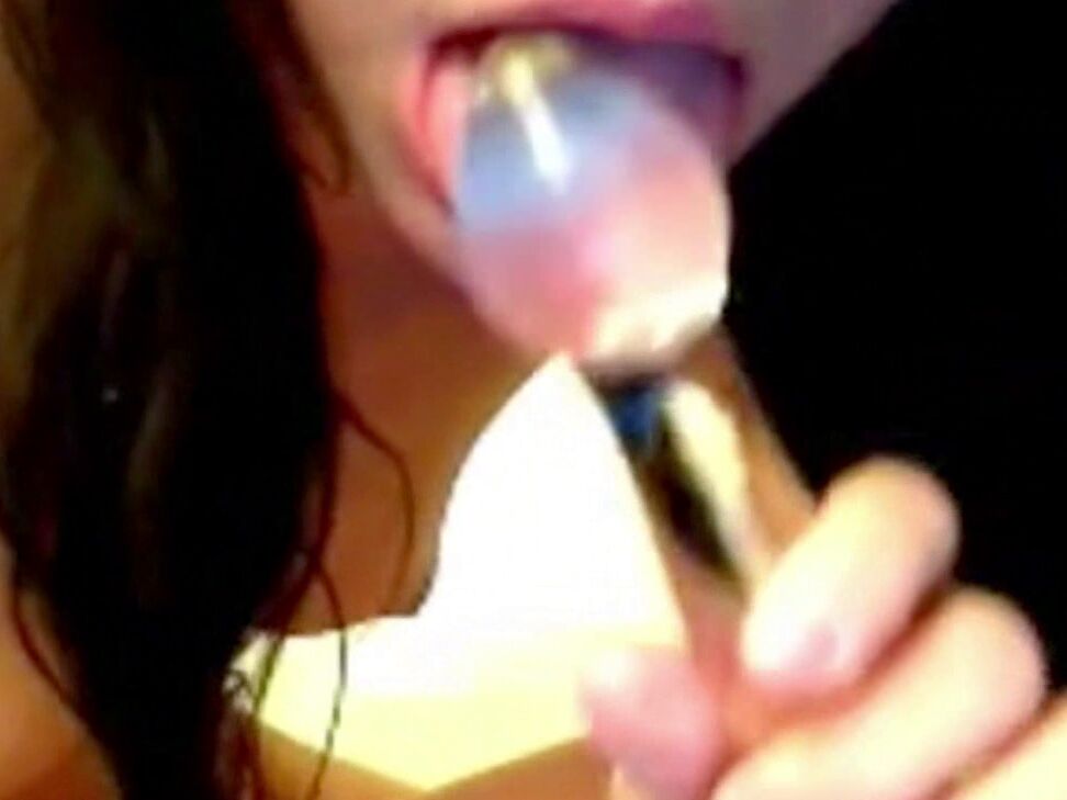 15P Armada com sua webcam e um arsenal de brinquedos sexuais, Catie Minx faz anal completo