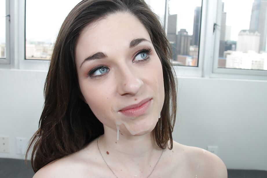 16P Morena chupapollas con cara bonita Lacey Channing es follada