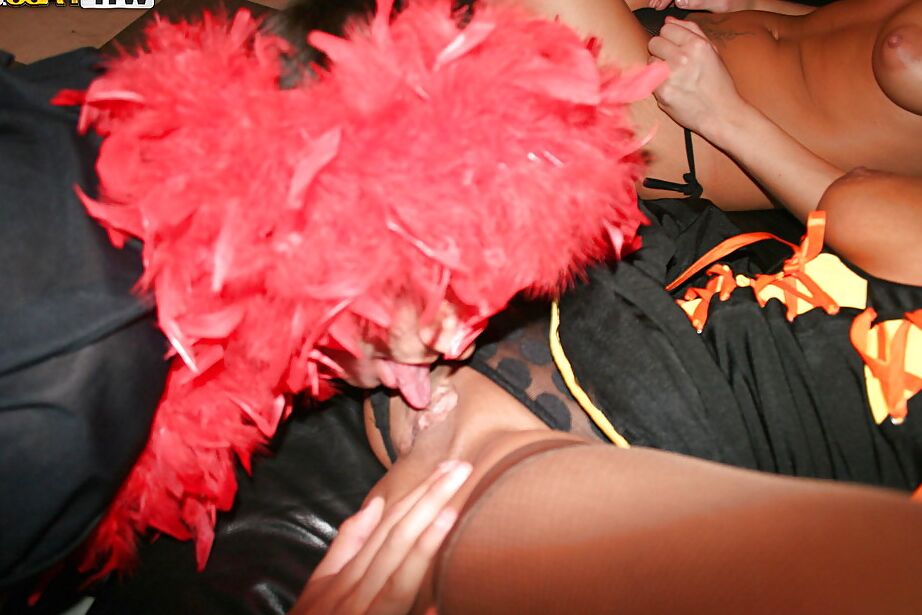 16P Estudantes Rammish desfrutam de uma orgia sexual selvagem na festa de Halloween