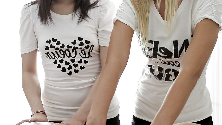 16P Amadoras Euro girls Catania e Gabi vão garota com garota e chupam pau