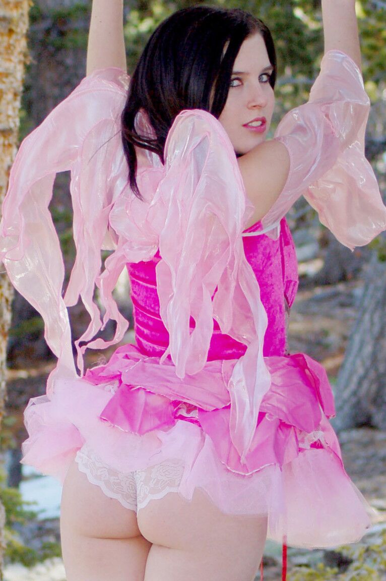 16P Fairy Jasmine shows all her magical goodies