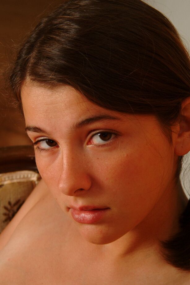 16P Encantadora adolescente com peitos grandes Karina se masturba com prazer