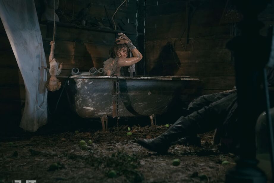 16P Horny chick Emily J rams a corncob up her snatch in the dark of night