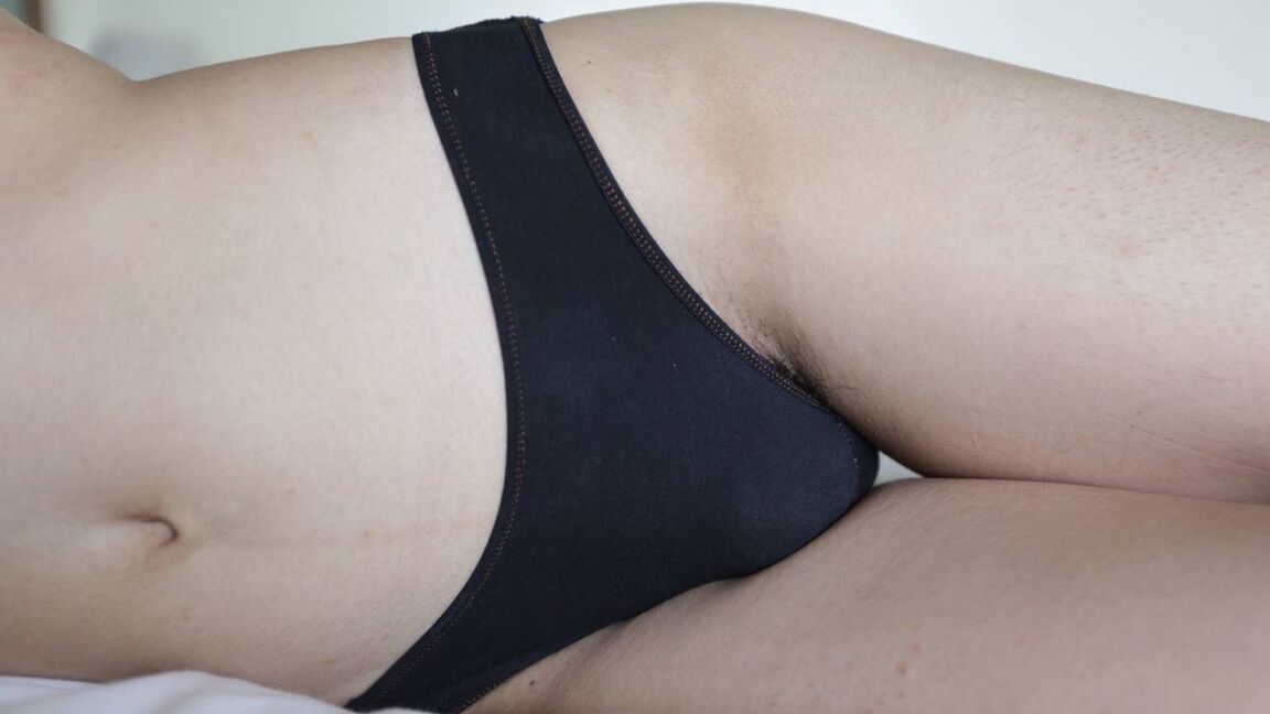 12P Transexual tailandesa cachonda de 18 años recibe striptease y mamada