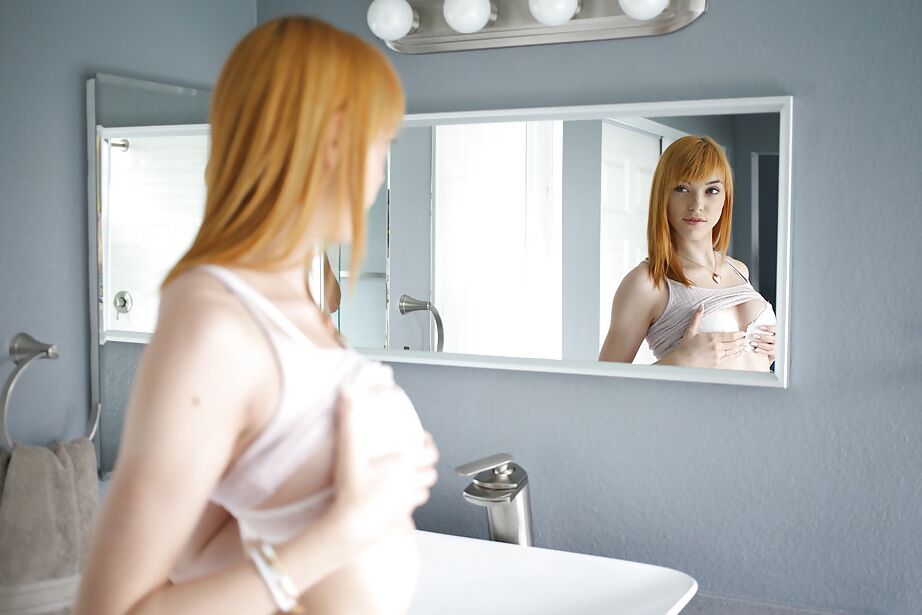 16P Redhead ex girlfriend Anny Aurora demonstrating shaved pussy in high heels