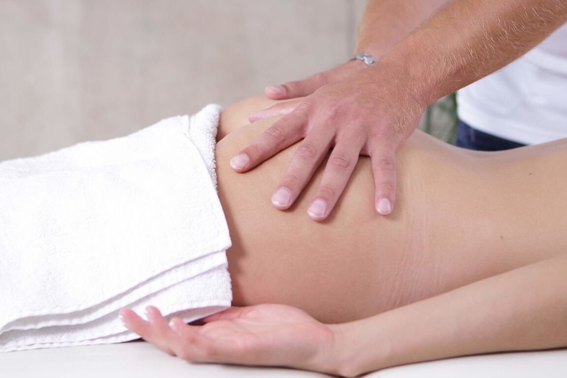 21P A adolescente morena Victoria Daniels fica com tesão durante uma massagem