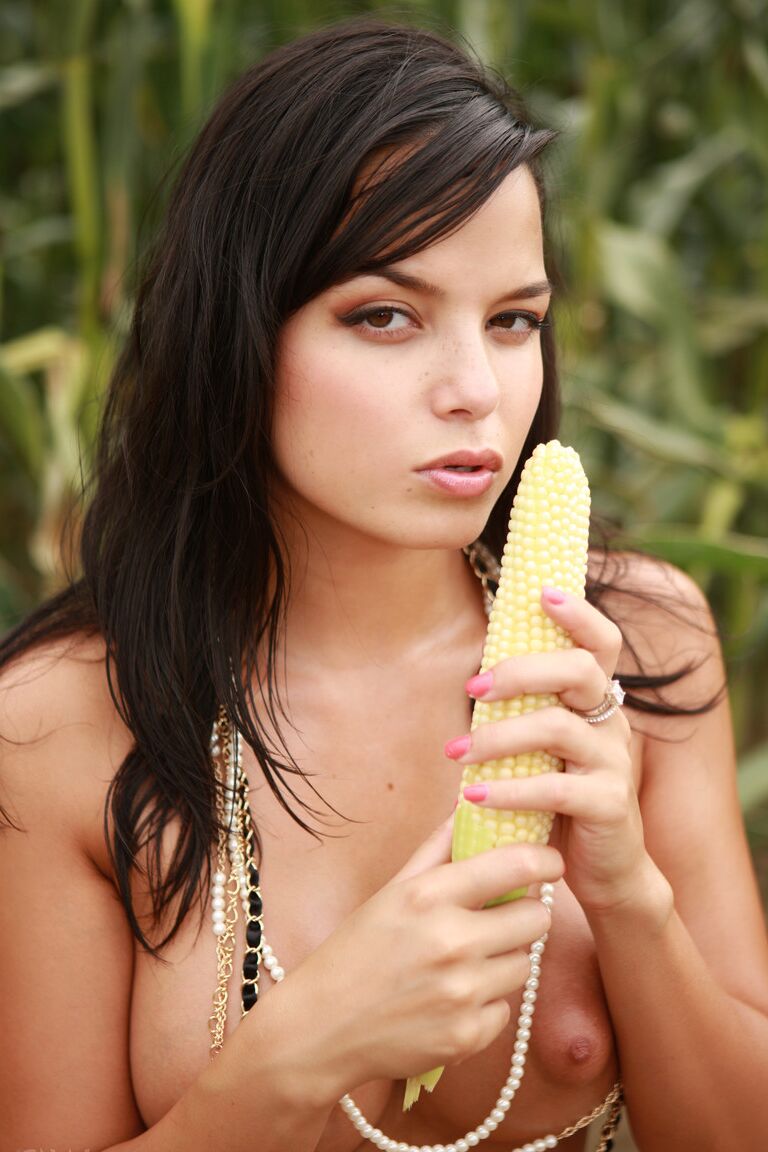21P Marvelous teen Sasha	spreading completely naked in her heels in a corn field