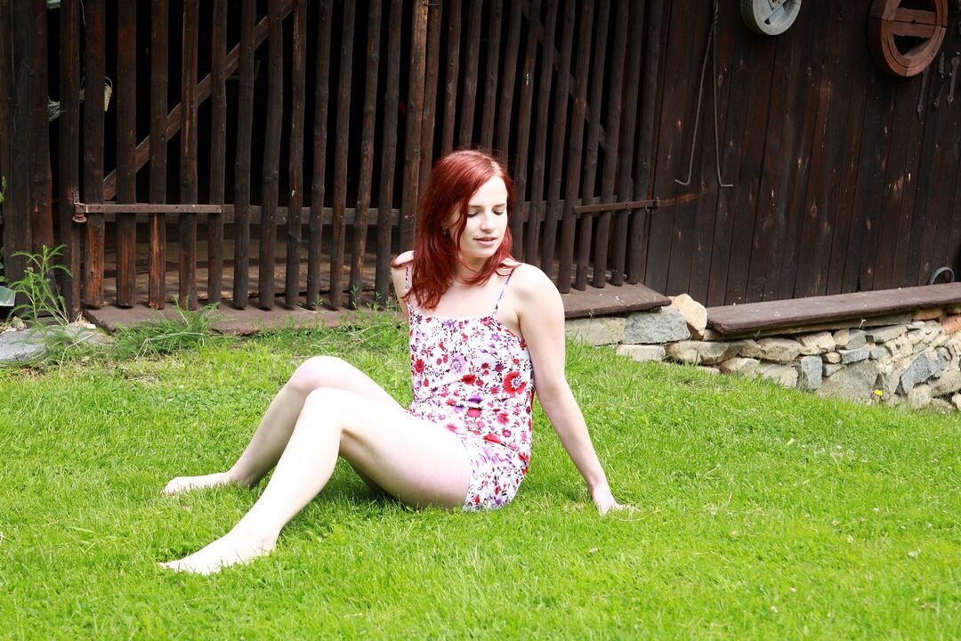 20P This redhead cutie has masturbated outdoors before, but never in the middle of