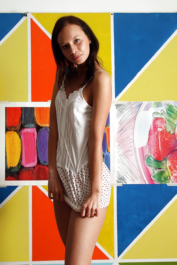 16P Svelte babe adolescente tirando a roupa e posando nua