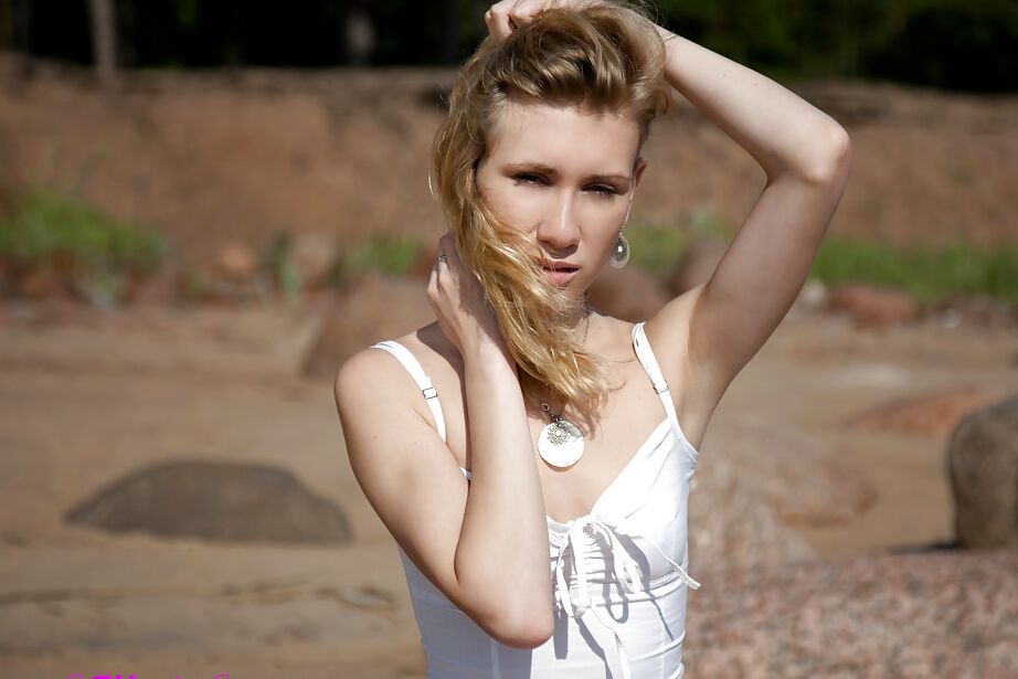 12P Elegant slim babe Mariana walks on the beach and does nude shoots