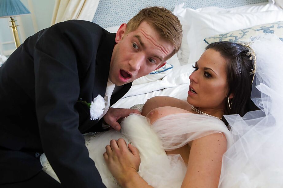 Simony Diamond, une MILF européenne de 13 pièces, fait une fellation à une grosse bite en robe de mariée.