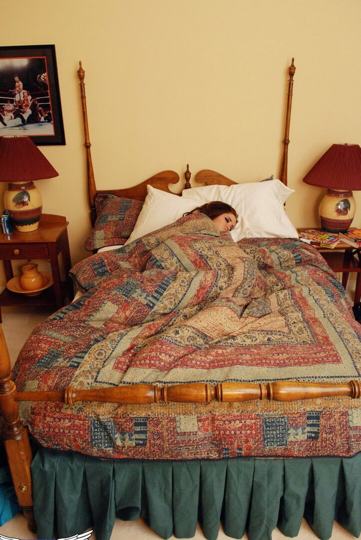 12P Tattooed teen Jeska Vardinski wakes up from a snooze with no clothes on