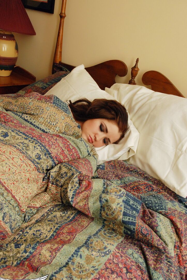 12P Tattooed teen Jeska Vardinski wakes up from a snooze with no clothes on