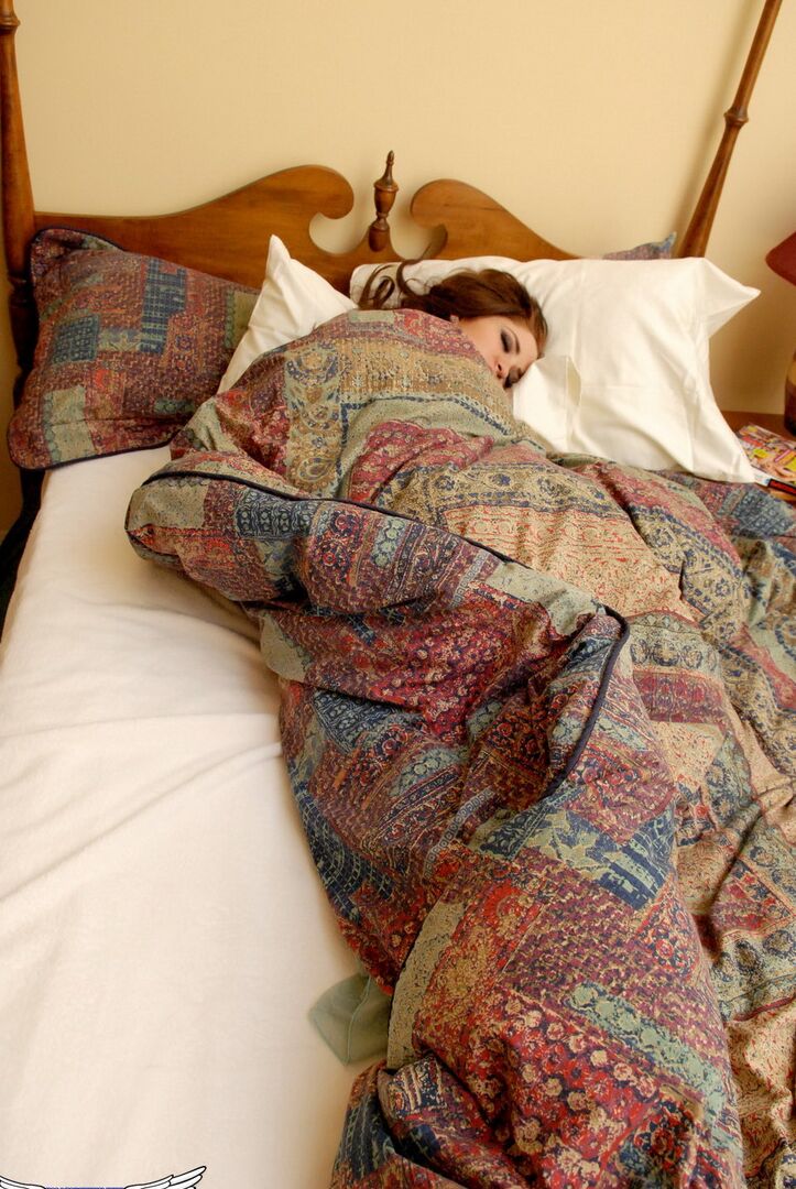 12P Tattooed teen Jeska Vardinski wakes up from a snooze with no clothes on