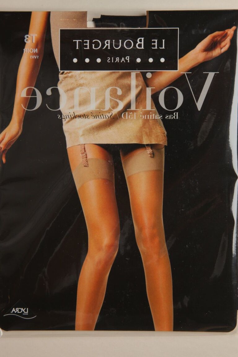 21P Lusty Anastasia zieht ihre Uniform aus und neckt mit ihren schönen Brüsten