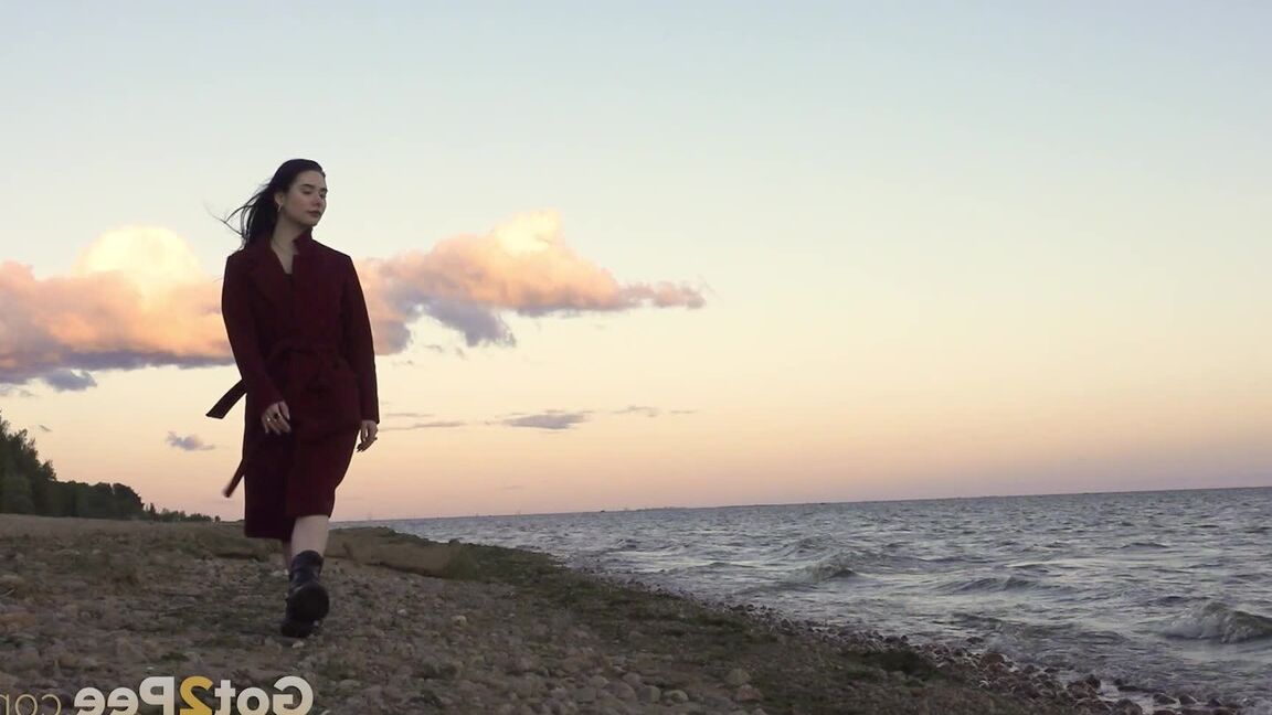 15P Dark-haired girl Alyona takes a piss while walking on a beach by herself