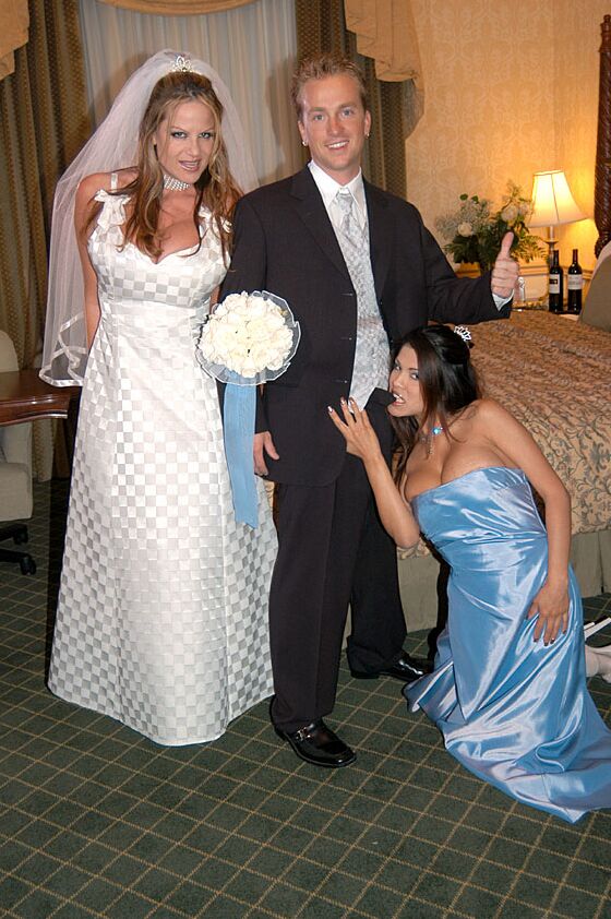 17P Dama de honra latina Alexis Amore acariciando a ereção de Ryan em seu casamento