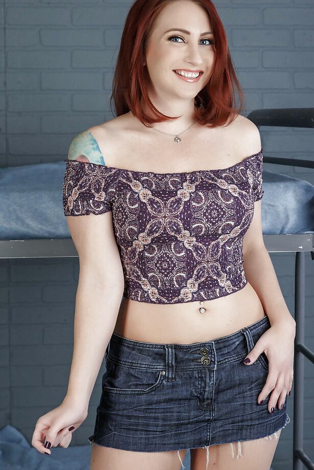 16P Redhead mom Sophia Locke spreading her perfectly shaved vagina