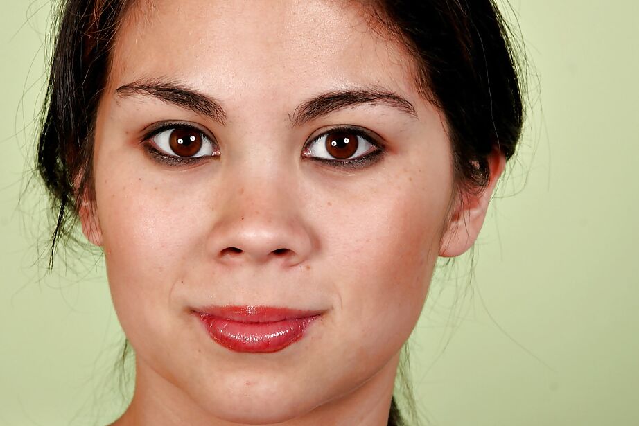 16P junge Latina-Amateurin Mai lässt perfekte große natürliche Titten frei