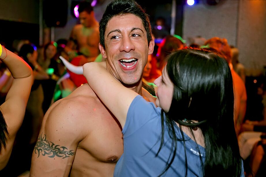 16P Aficionados hambrientos de pollas se vuelven locos y sucios en la fiesta loca