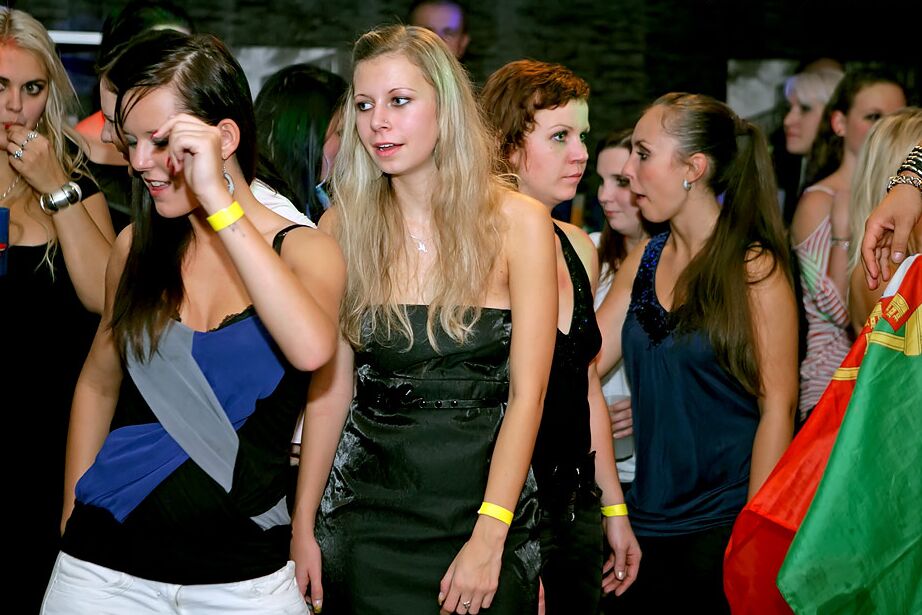 16P Aficionados hambrientos de pollas se vuelven locos y sucios en la fiesta loca